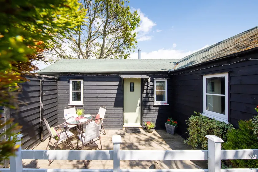 Cosy self-contained annexe in Selsey - Image 1