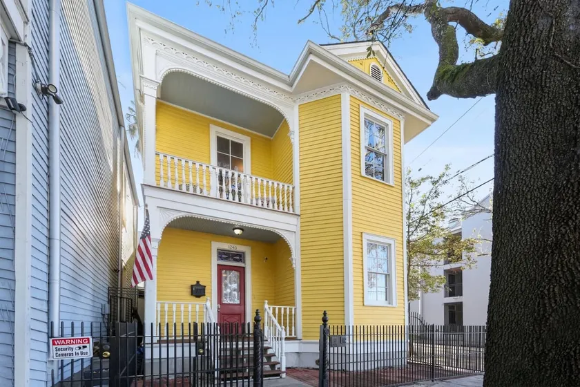 Enormous Sunny Historic NOLA Victorian - Image 1