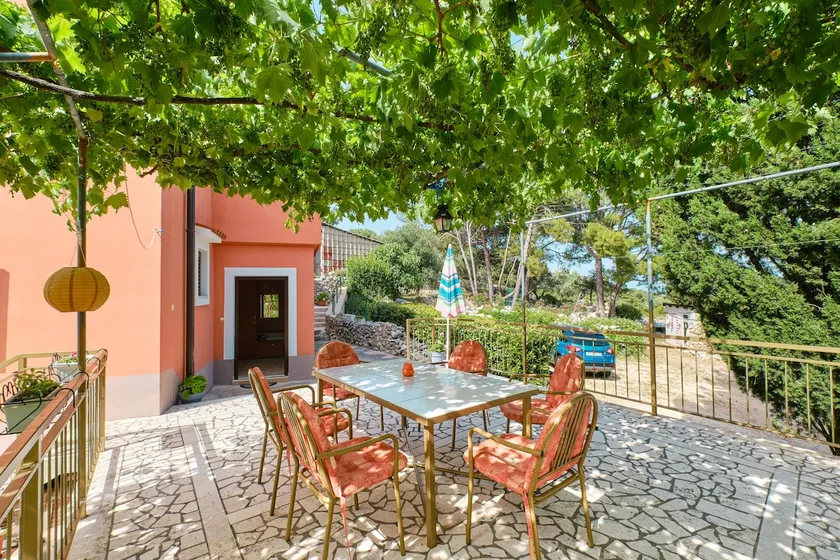 Appartement de deux chambres avec la terrasse et la vue sur le mer Cunski, Losinj (A-7867-a) - Image 1