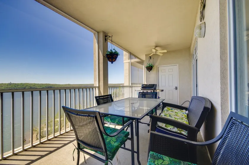 Lakefront Osage Beach Condo: Balcony & Pool Access - Image 1