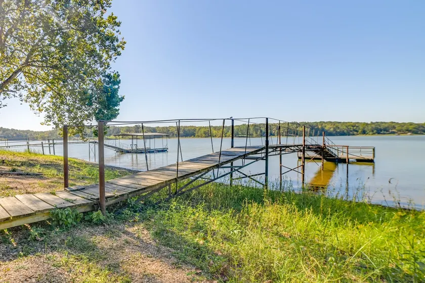 Screened Porch! Lakefront Gem in Boyd's Branch Bay - Image 1