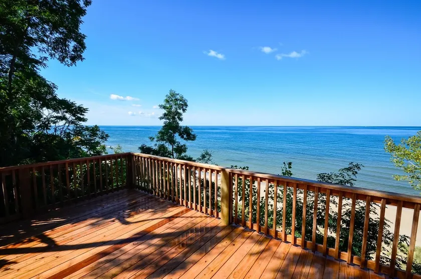 100 private beach frontage on LK MI Hot tub - Image 1