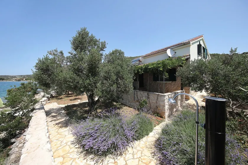 K-8413 Two-room house near the beach Bay - Image 1