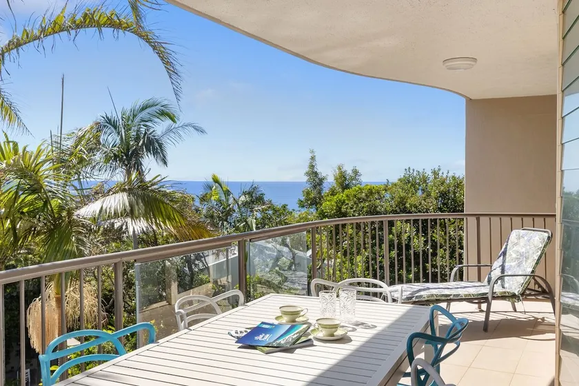 6 Pacific Outlook Modern unit with lovely Ocean Views Pool in Complex Walk to Beach - Image 1