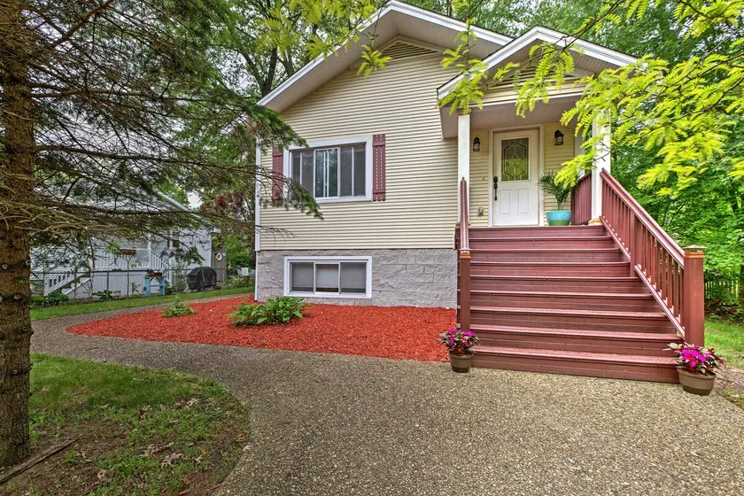 Hot Tub, Deck & Backyard: Cozy Union Pier House! - Image 1