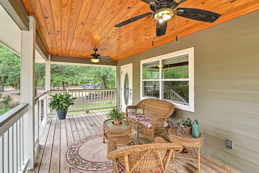 Crystal River Cottage on 1 Acre w/ Deck & Porch! - Image 1