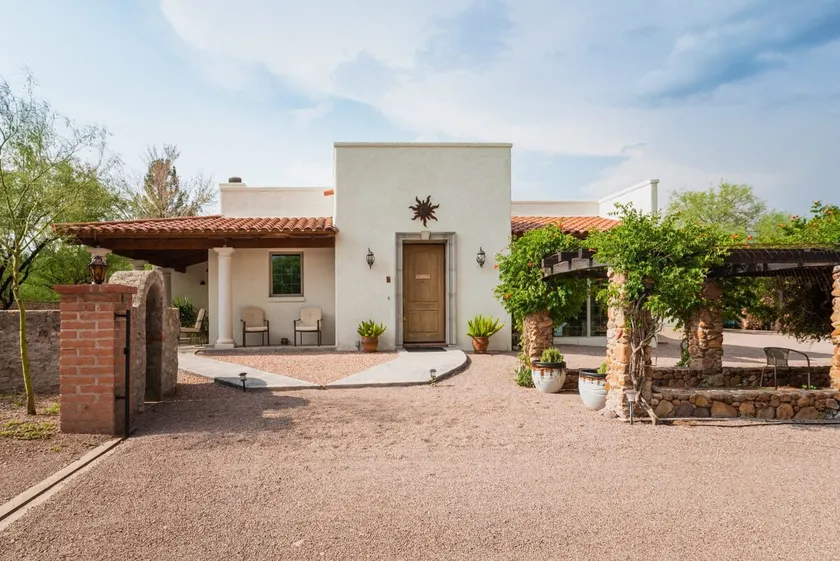 Desert Willow Casa @ Secret Garden Inn - Image 1