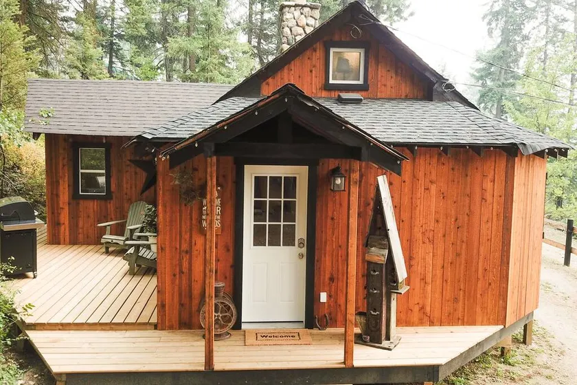 Cozy Vernon Cabin - Private Hot Tub & Deck - King - Image 1