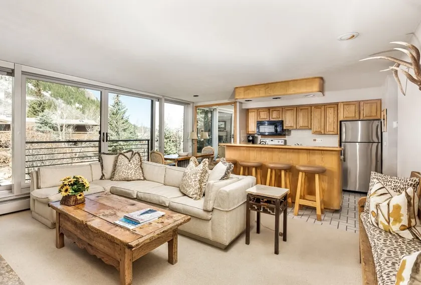 Durant B202 | 2 Blocks to Ski Slopes - Image 1