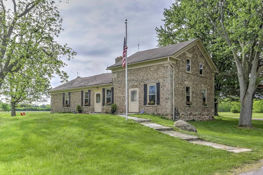 Ottawa Lake Home på 96 Acres m / Deck & Restored Barn! - Image 1