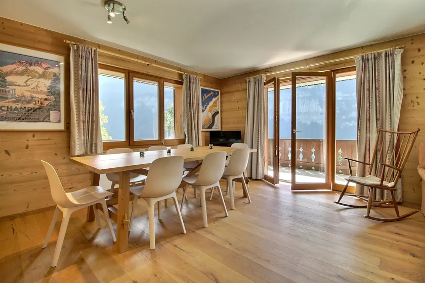Renovated Flat Next to Cable Car - Image 1