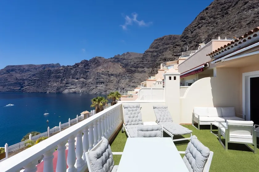 Eden Rentals Wonderful Penthouse with Ocean Views - Image 1