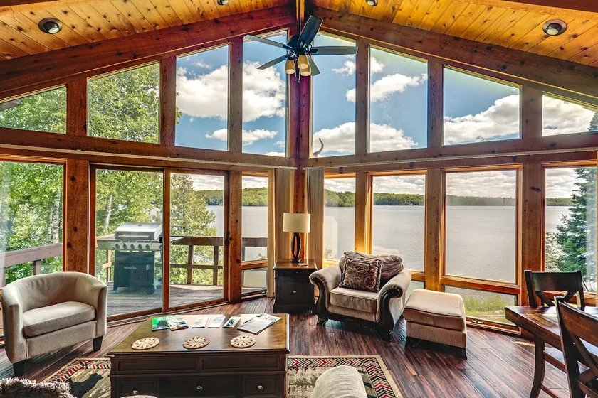 Sauna & Pool Table: Family Home on Lake Chicagon - Image 1