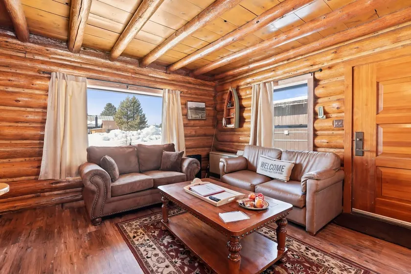 Stanley Stays - The Wall Street Cabin - Image 1