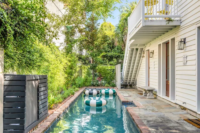 Private Suite für zwei Personen mit beheiztem Pool und Parkplatz abseits der Straße - Image 1