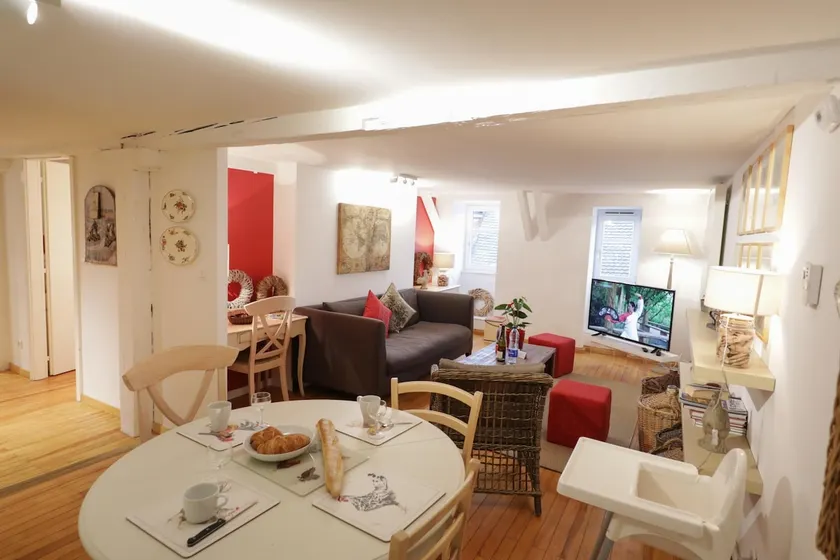 marzolff 79 m2 city center   2br - Image 1