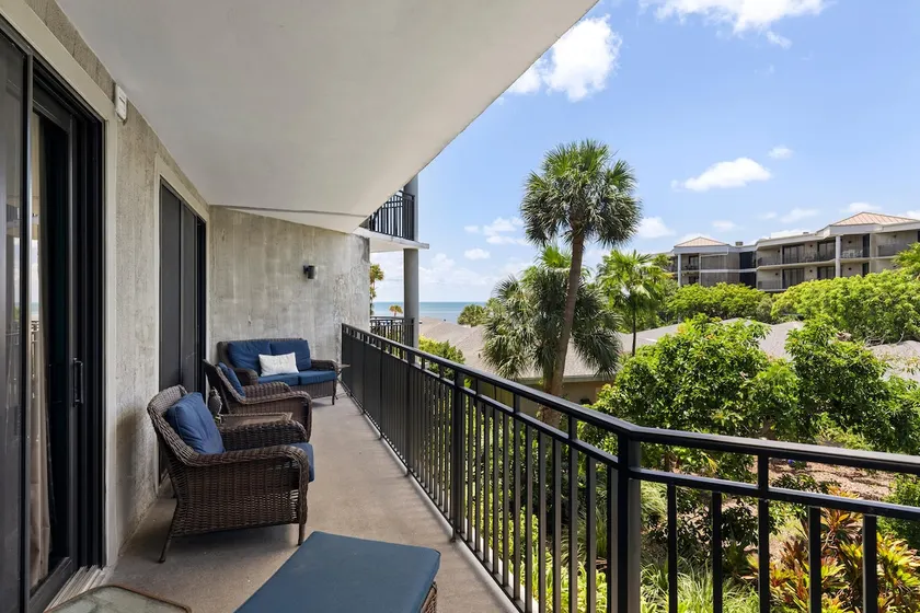 Moonlight Paradise Upgraded Family oasis Tropical views expansive balcony - Image 1