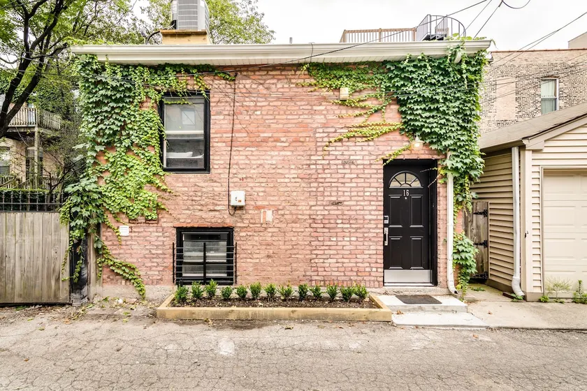 Pro Cleaned & Isolated West Loop Coach House - Image 1