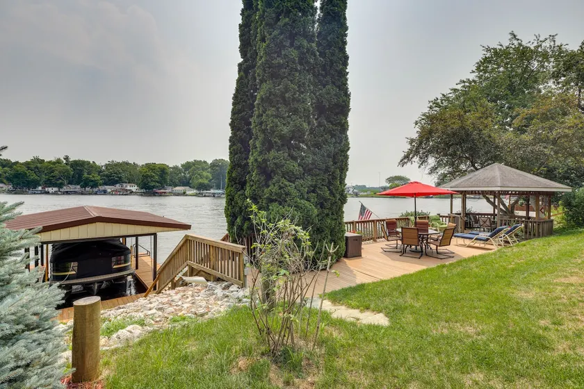 Waterfront Monticello Home w/ Fire Pit & Deck! - Image 1