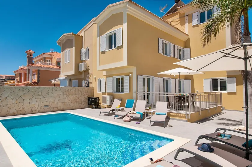 Villa mit Pool, Terrasse und Grill - Image 1