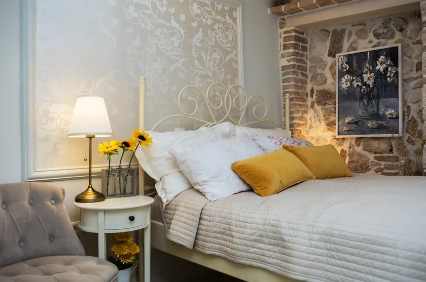 Romantic studio Yellow Flower in old town Rovinj near sea with private parking - Image 1
