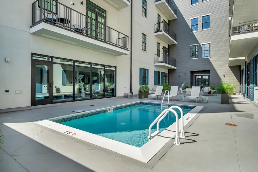 Apt on St Charles Ave | Streetcars, Parking, Pool! - Image 1