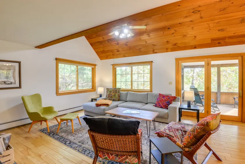 Charming Putney Home: Porch, Grill & Hiking Trails - Image 1