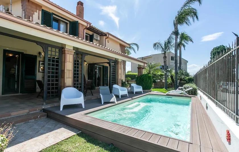 Stunning home in Brucoli - Image 1