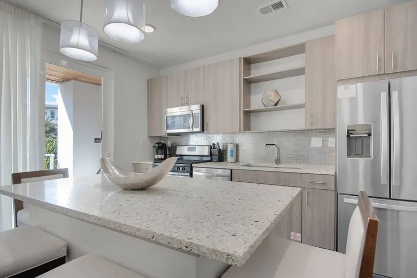 2 BR/ 2 Ba Top Floor condo - Sleeps 6! 2 complimen - Image 1