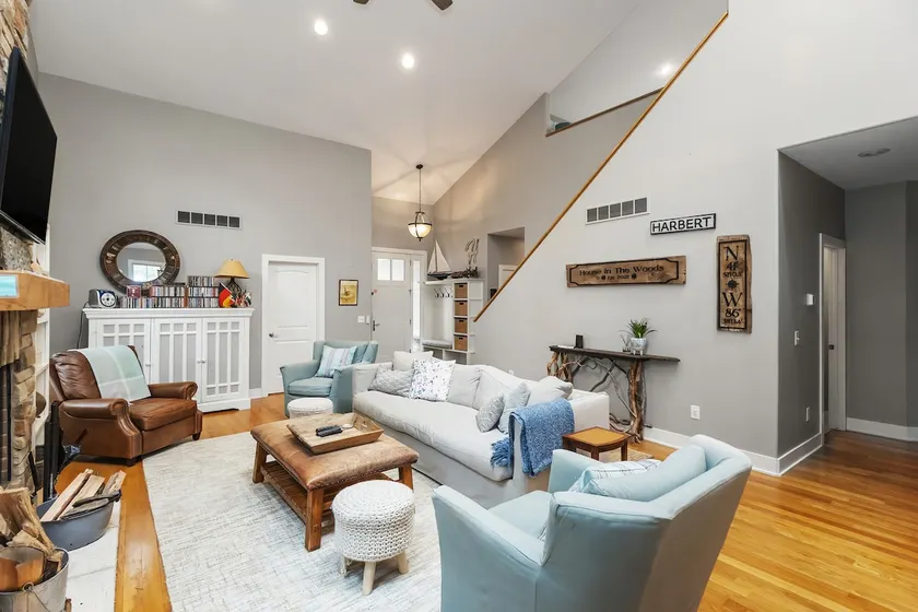 Harbor Country 4BR: 2 Fireplaces + Porch - Image 1