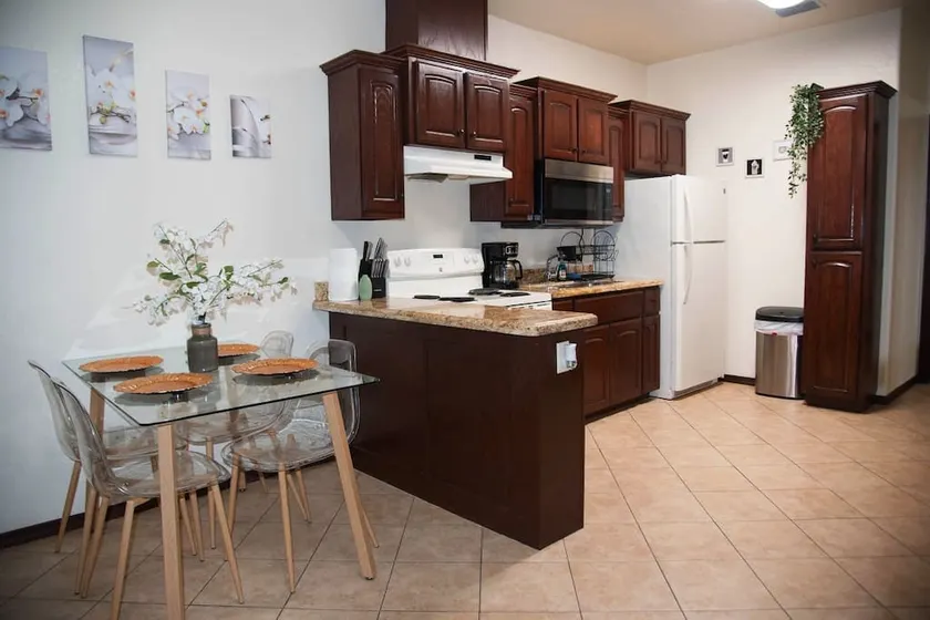 3BD 2BT town suite minutes away Medical Center - Image 1