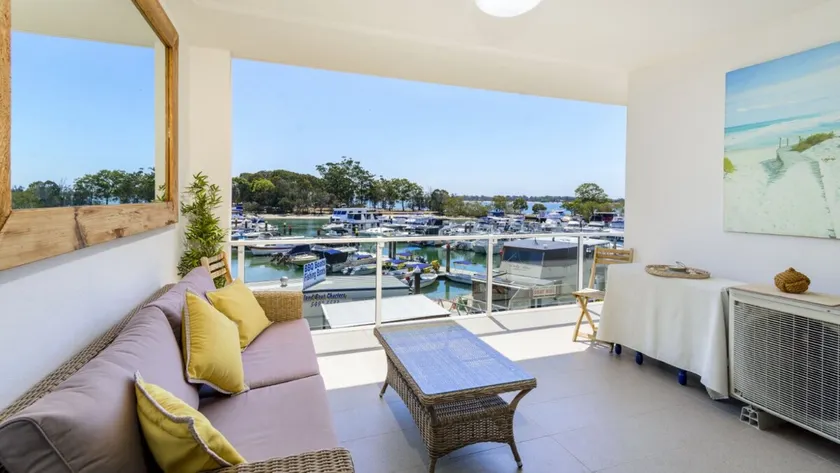 Harbourside Retreat - Image 1