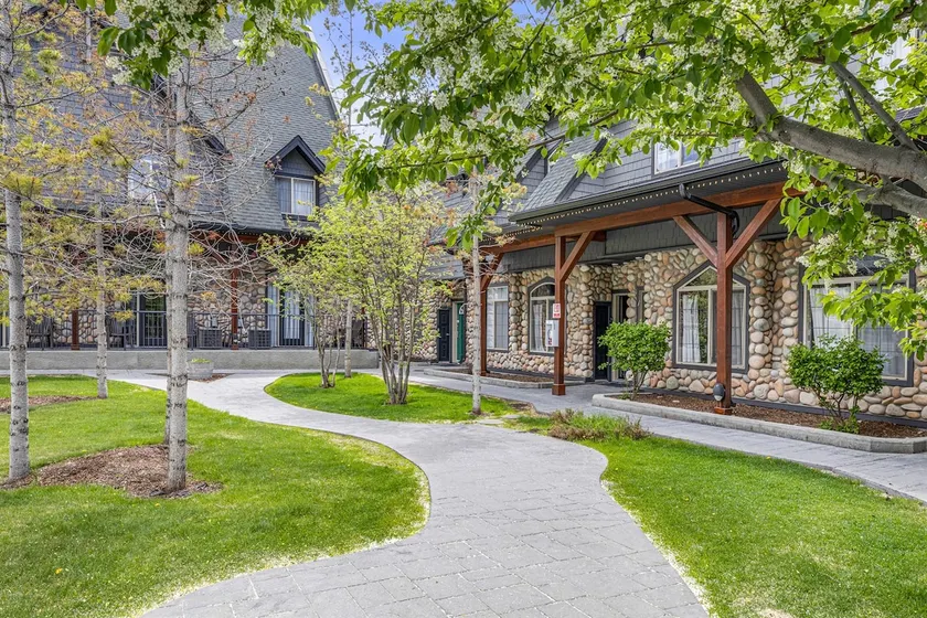 Enticing Mountain Chalet with Pool & Hot Tub - Image 1