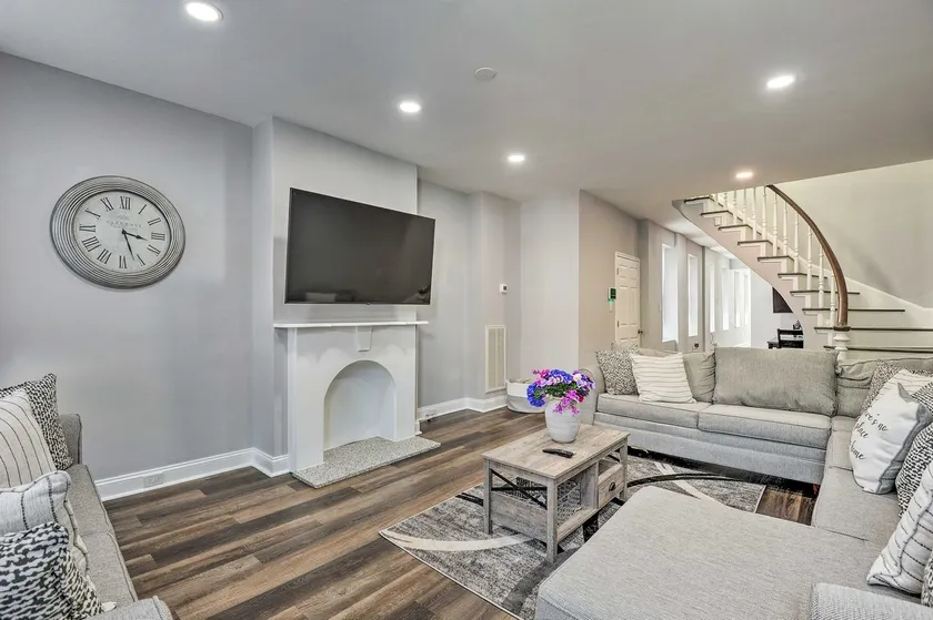 Baltimore Abode, Walk to Cross Street Market! - Image 1
