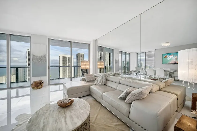Million Dollar Waterfront Penthouse - Image 1