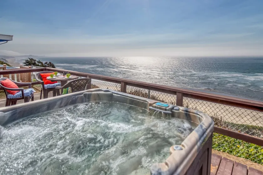 Retro Beach Cottage|Fenced Yard|Ocean View|Hot Tub - Image 1
