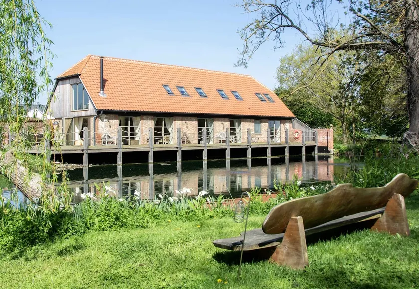 The Pond Barn - Image 1