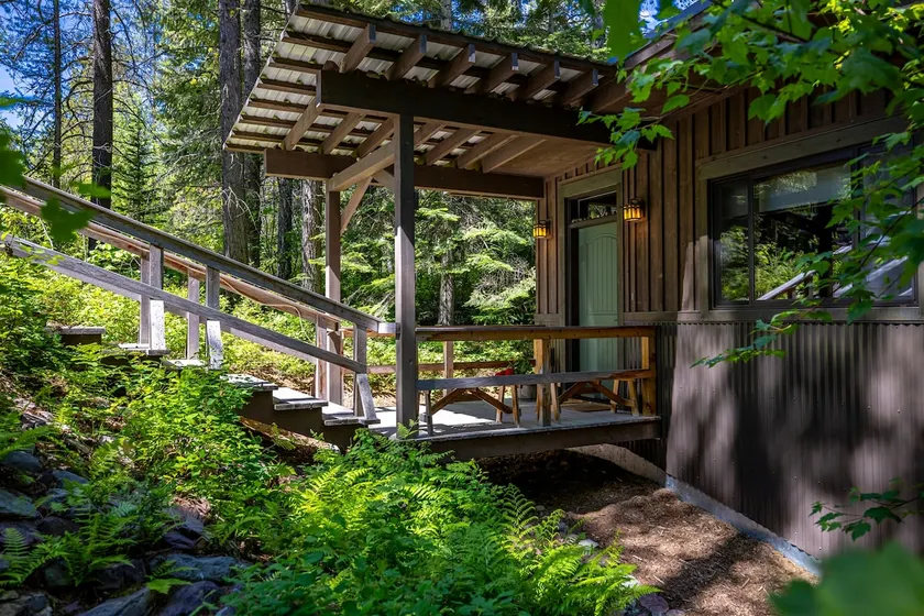 Tranquil Creekside Cabin - Image 1