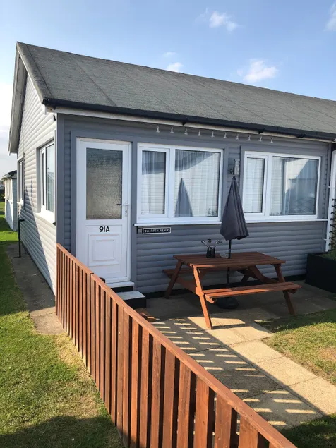 Chalet 91A South Shore Bridlington sleeps 4 - Image 1