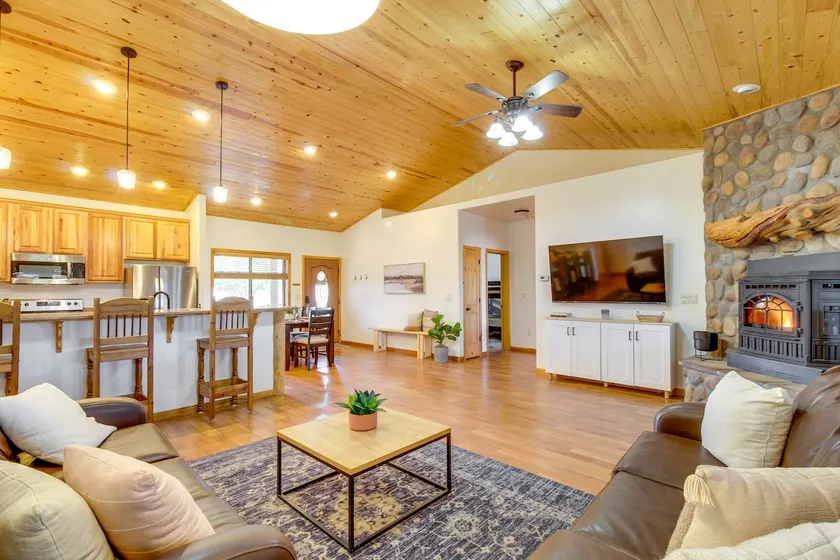 Pet-friendly Show Low Cabin w/ 1-acre Fenced Yard! - Image 1