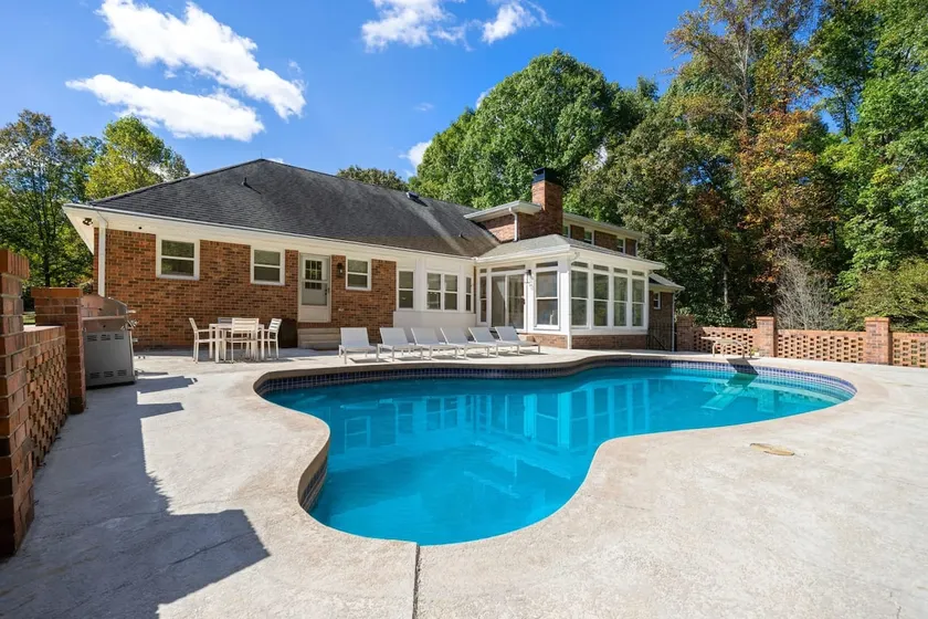 Grand Retreat - Luxury Vacation for Large Groups - Image 1