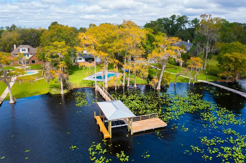 ”Waterfront Paradise” Dock, Pool, Boathouse - Image 1
