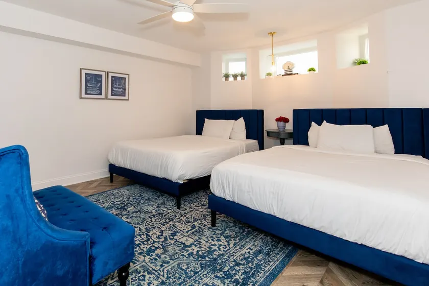 Sleeps 6! Modern Condo Downtown Waterfront - Image 1