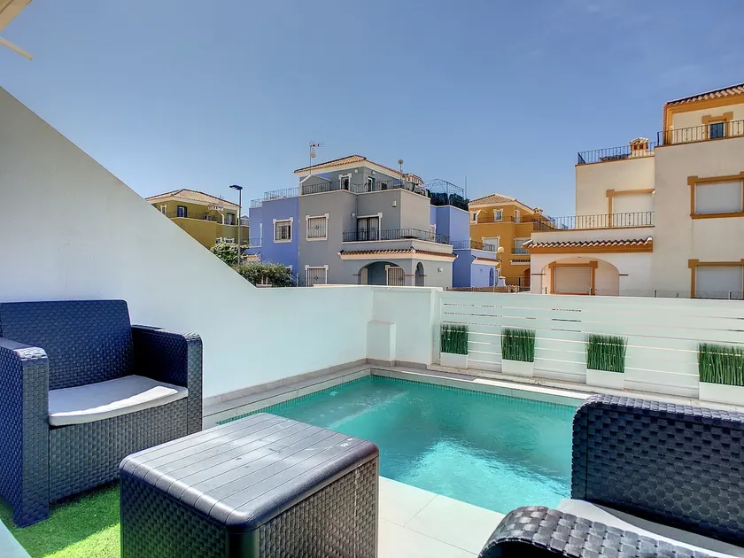 Private pool, games room, wifi, Netflix - Image 1