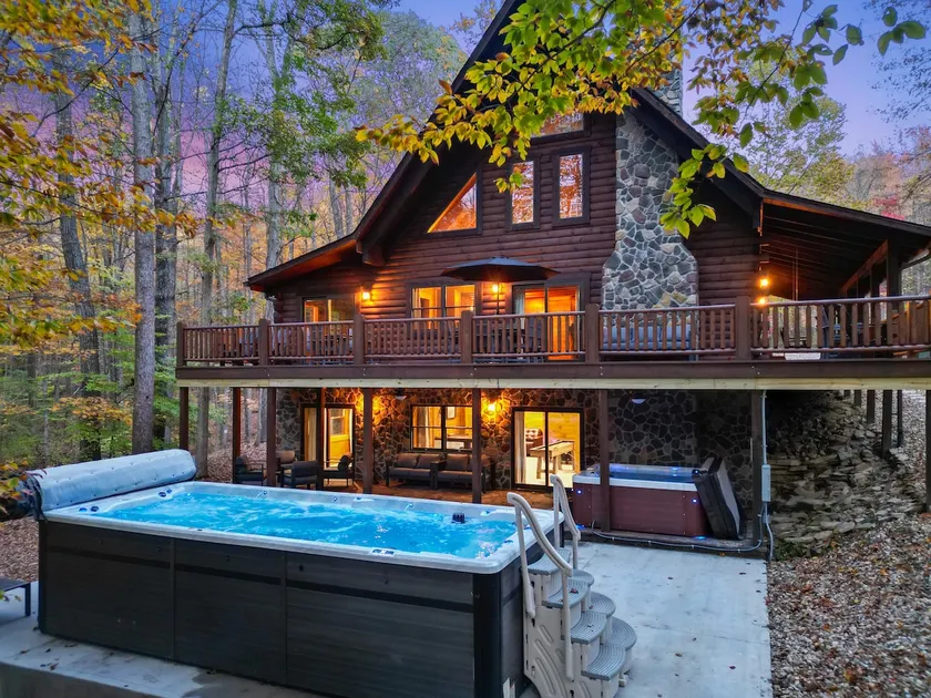 Explorer Lodge | Hocking Hills, Theatre, Pool - Image 1