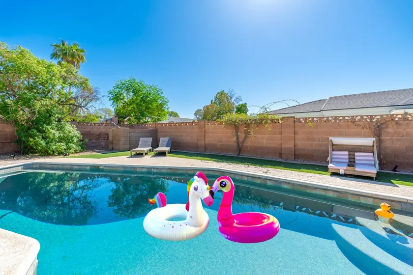 Sunshine, Paradise Escape! Private Pool, Sleeps 12 - Image 1