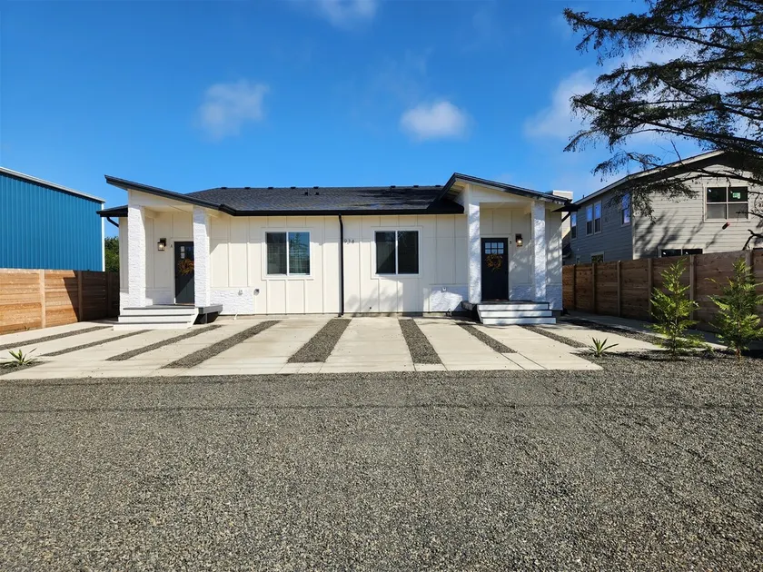 Drift Inn A - Duplex with hot tub - Image 1