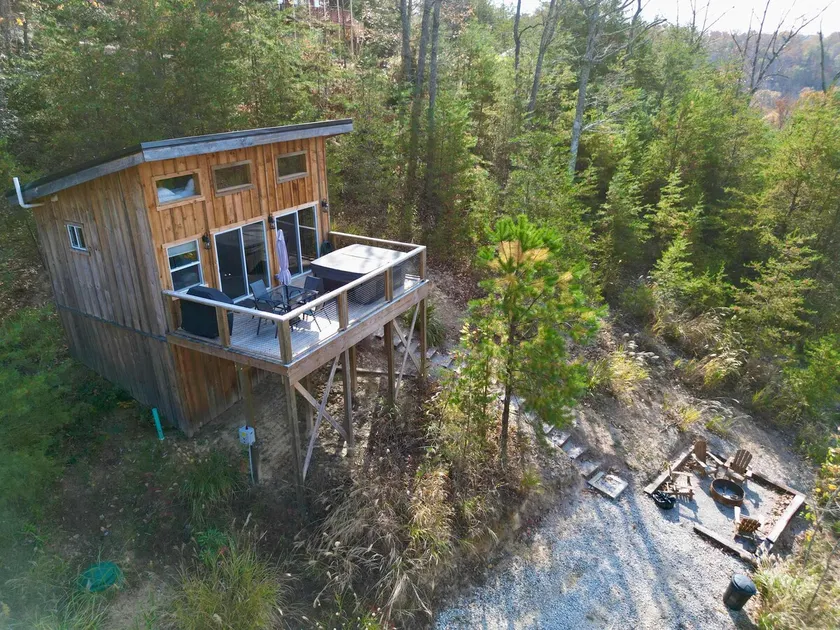 The Dragonfly - Tiny Mountaintop Cabin w/ Hot tub - Image 1
