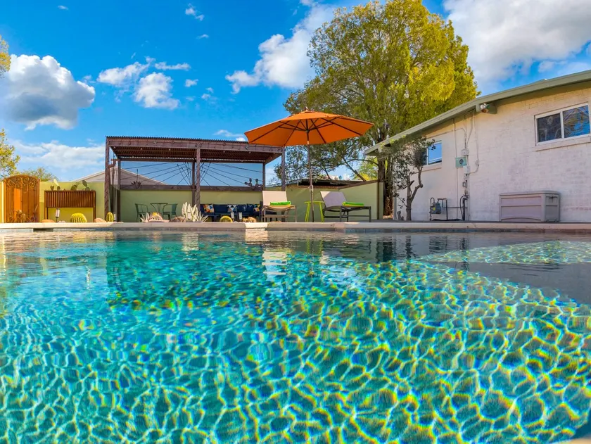 Our Private Midtown Mini-Resort. Pool heat avail. - Image 1