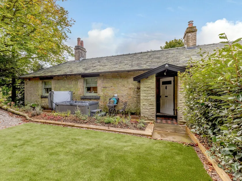 Pheasant Cottage - UK31489 - Image 1